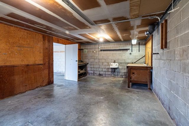 1505 S 39th Street, St Joseph, MO 64507