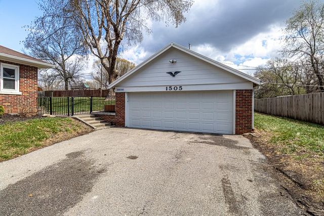 1505 S 39th Street, St Joseph, MO 64507