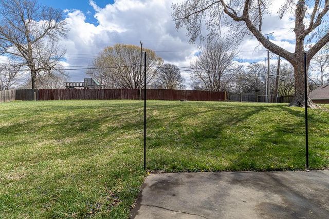 1505 S 39th Street, St Joseph, MO 64507