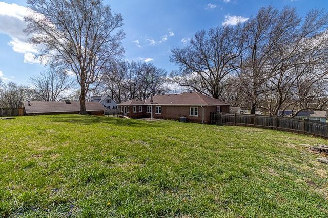 1505 S 39th Street, St Joseph, MO 64507