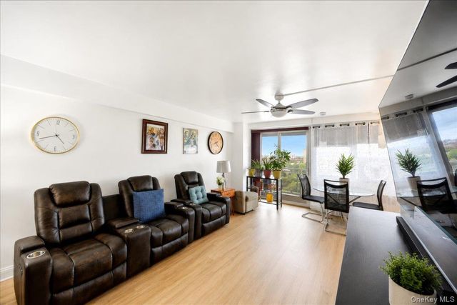 880 Boynton Avenue 13A, Bronx, NY 10473