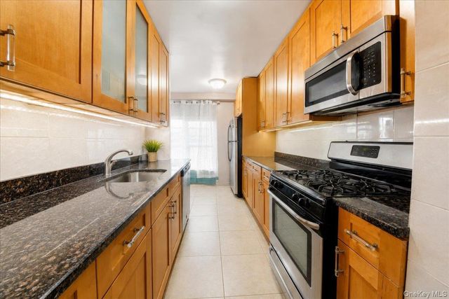 880 Boynton Avenue 13A, Bronx, NY 10473