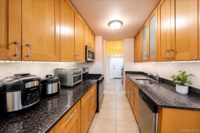 880 Boynton Avenue 13A, Bronx, NY 10473