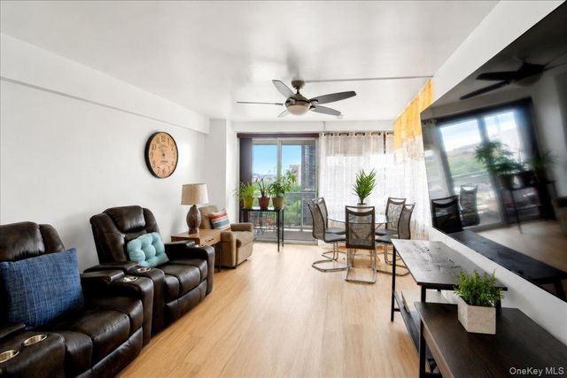 880 Boynton Avenue 13A, Bronx, NY 10473