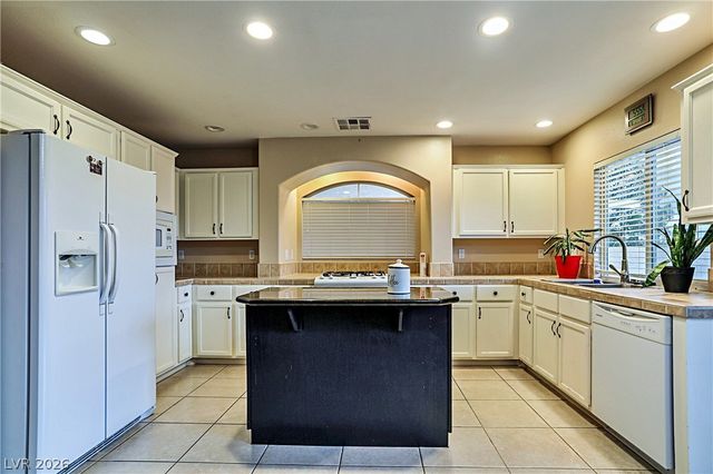 11028 Pentland Downs Street, Las Vegas, NV 89141