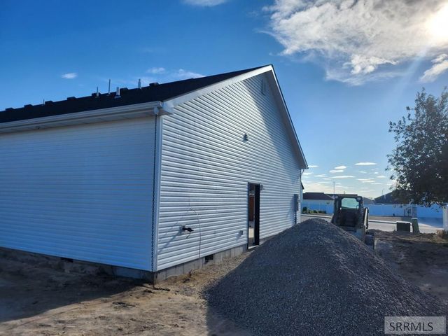 735 Sunset Court, Shelley, ID 83274