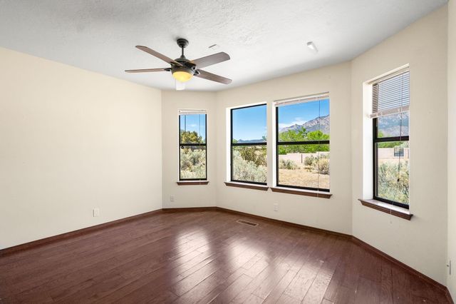 5024 Calle De Tierra NE, Albuquerque, NM 87111