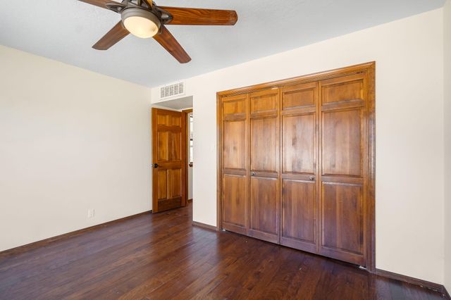 5024 Calle De Tierra NE, Albuquerque, NM 87111