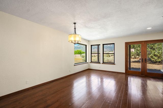 5024 Calle De Tierra NE, Albuquerque, NM 87111
