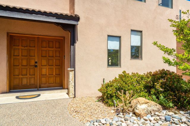 5024 Calle De Tierra NE, Albuquerque, NM 87111