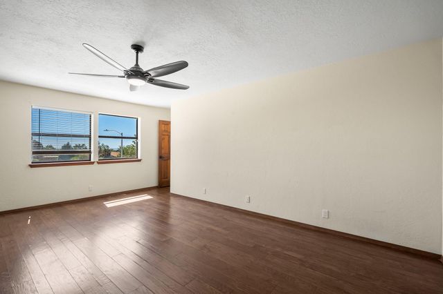 5024 Calle De Tierra NE, Albuquerque, NM 87111