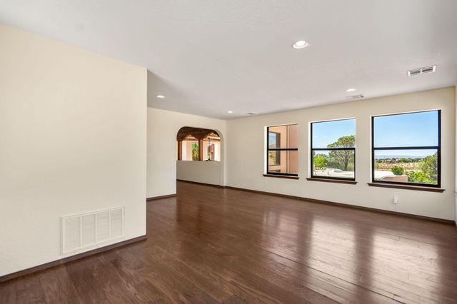 5024 Calle De Tierra NE, Albuquerque, NM 87111