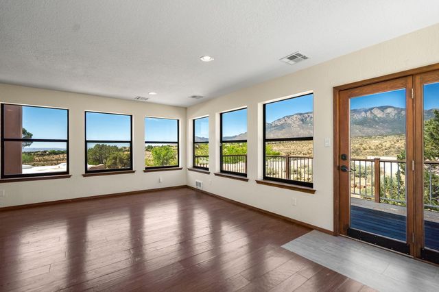 5024 Calle De Tierra NE, Albuquerque, NM 87111