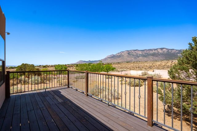5024 Calle De Tierra NE, Albuquerque, NM 87111