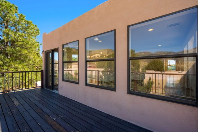 5024 Calle De Tierra NE, Albuquerque, NM 87111