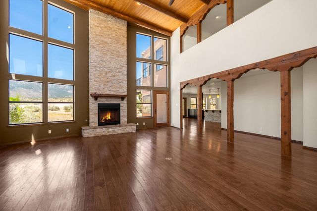 5024 Calle De Tierra NE, Albuquerque, NM 87111