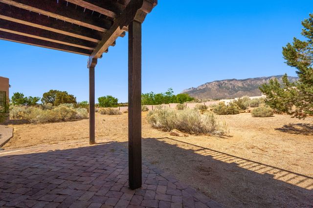 5024 Calle De Tierra NE, Albuquerque, NM 87111