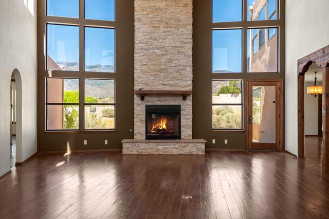 5024 Calle De Tierra NE, Albuquerque, NM 87111