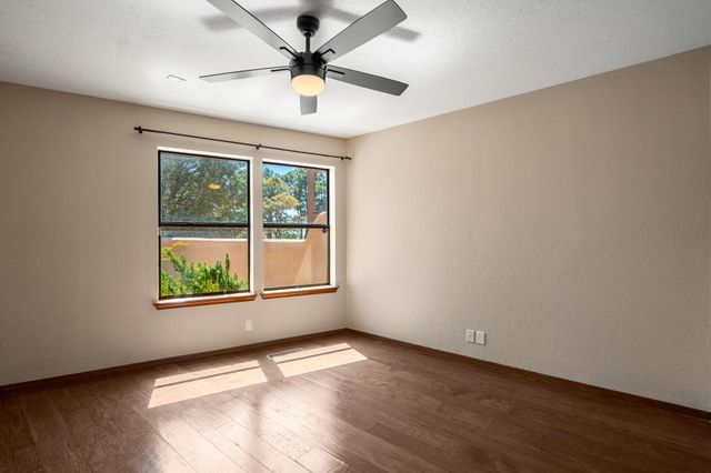 5024 Calle De Tierra NE, Albuquerque, NM 87111