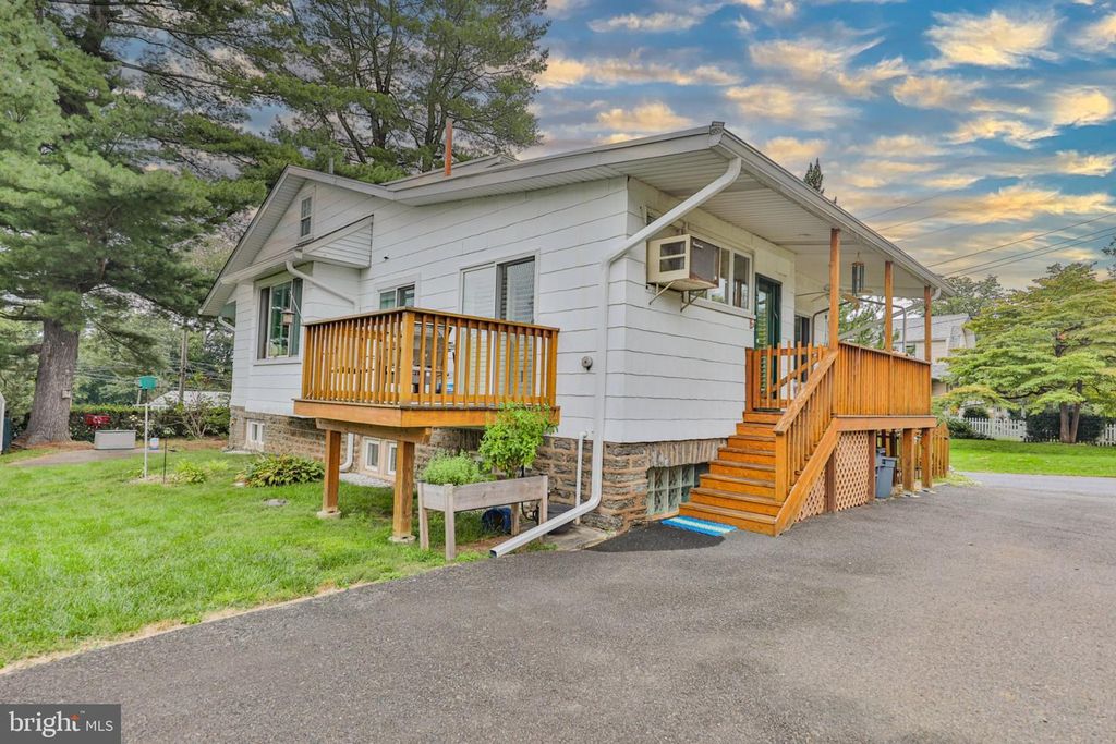 410 CONTINENTAL RD, HATBORO, PA 19040 — exterior