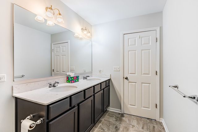 2931 Henley Lane 2931, Naperville, IL 60540