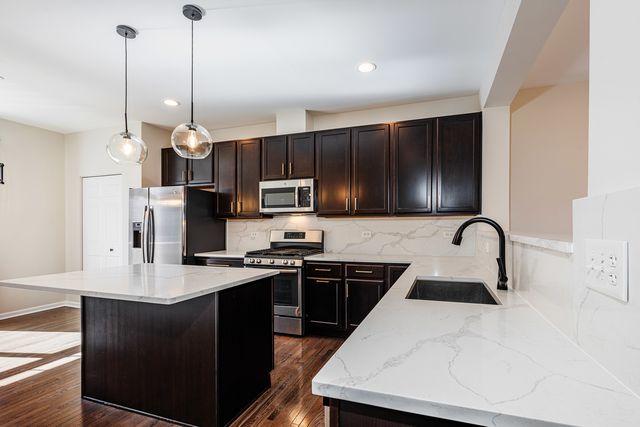 2931 Henley Lane 2931, Naperville, IL 60540