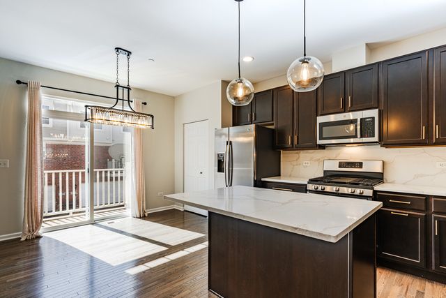 2931 Henley Lane 2931, Naperville, IL 60540