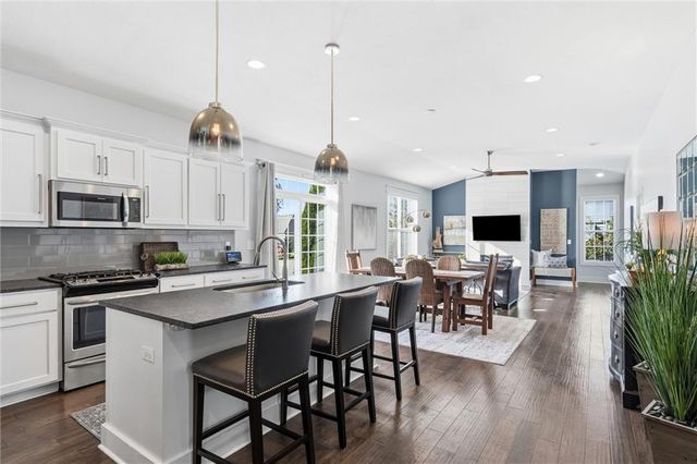 21366 W 117th Terrace, Olathe, KS 66061