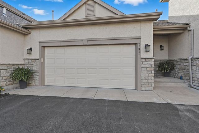 21366 W 117th Terrace, Olathe, KS 66061