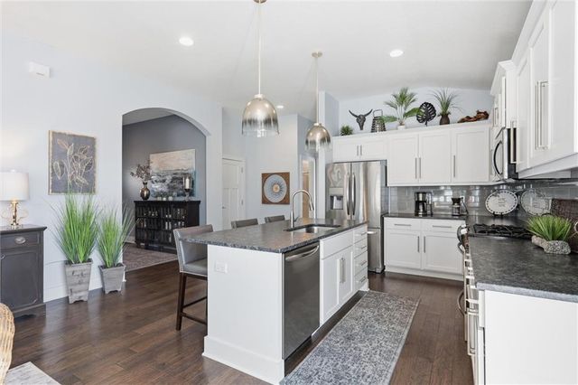 21366 W 117th Terrace, Olathe, KS 66061