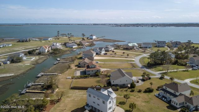 305 Joan Court, Beaufort, NC 28516