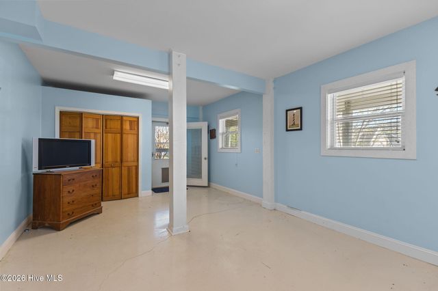 305 Joan Court, Beaufort, NC 28516