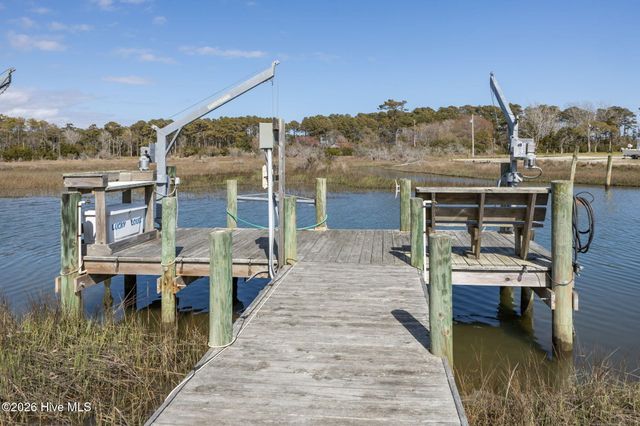 305 Joan Court, Beaufort, NC 28516