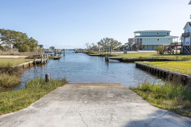 305 Joan Court, Beaufort, NC 28516