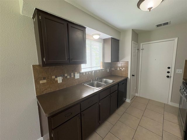 817 Cactus DR, Round Rock, TX 78681