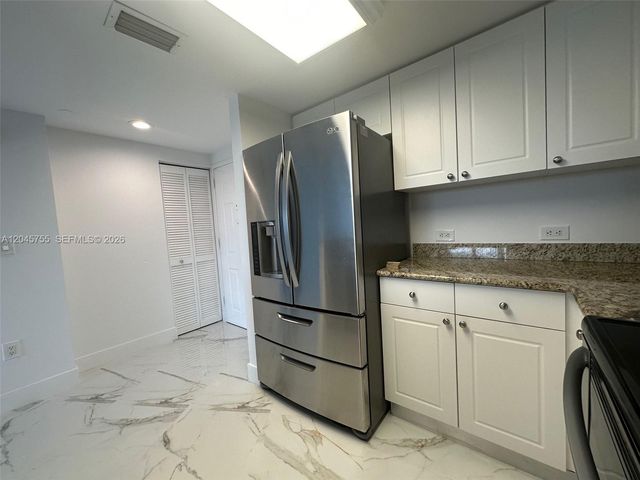 19501 W Country Club Drive 406, Aventura, FL 33180