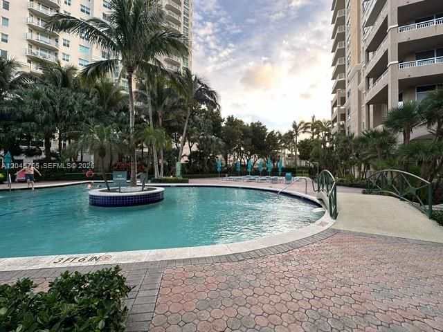 19501 W Country Club Drive 406, Aventura, FL 33180