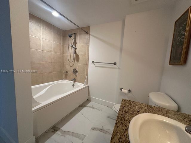 19501 W Country Club Drive 406, Aventura, FL 33180