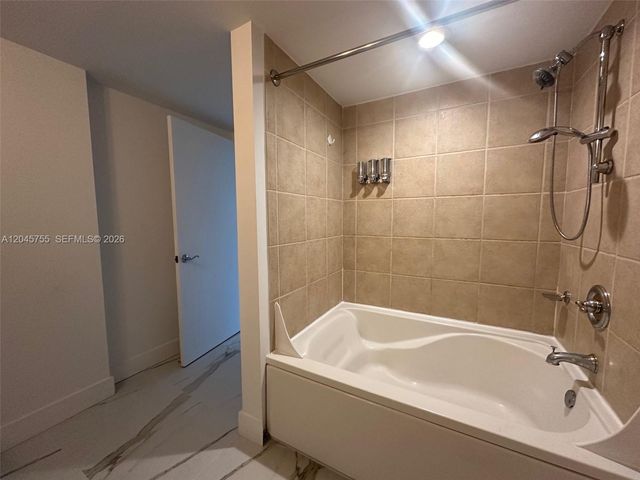 19501 W Country Club Drive 406, Aventura, FL 33180