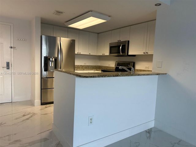 19501 W Country Club Drive 406, Aventura, FL 33180