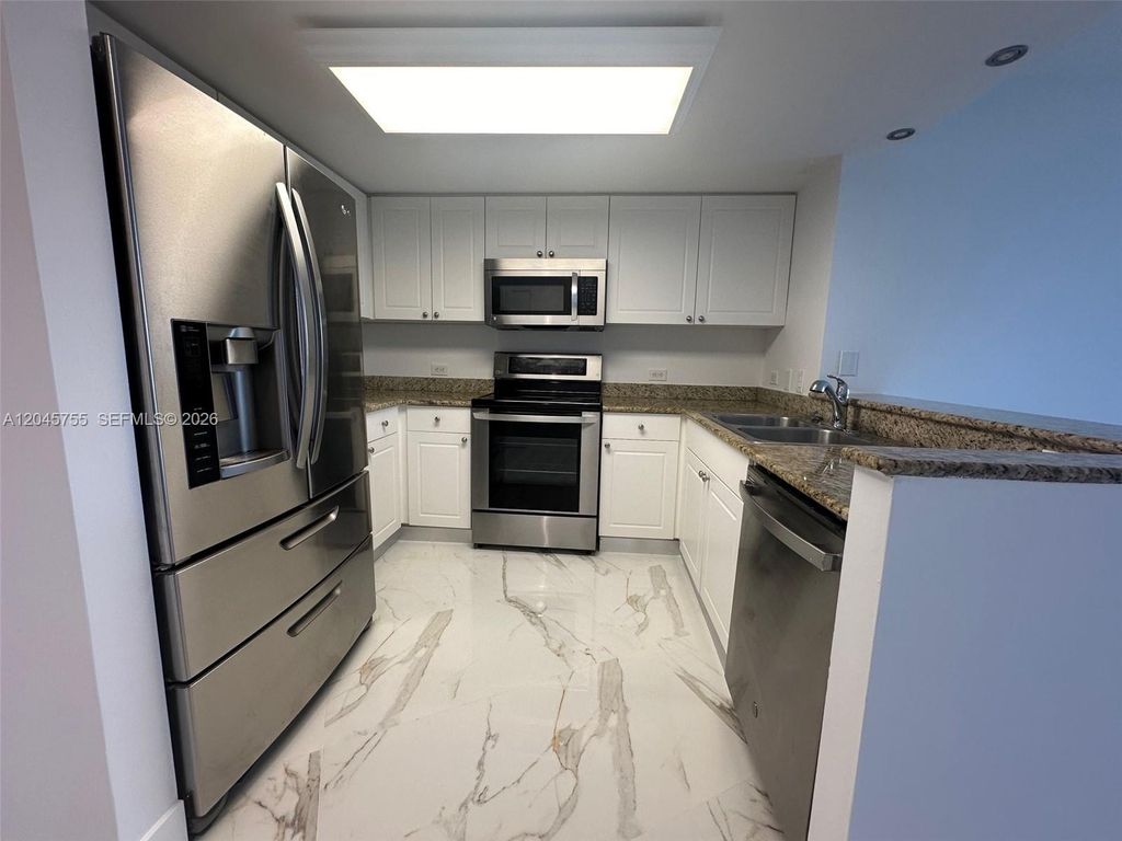 19501 W Country Club Drive 406, Aventura, FL 33180