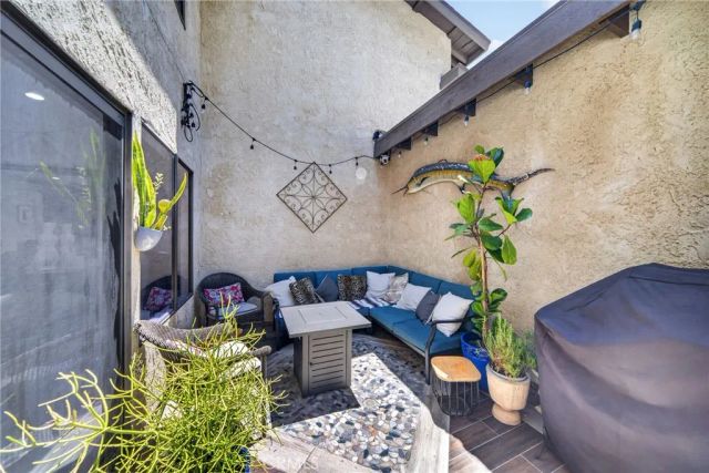 8235 Mason Ave. C, Los Angeles, CA 91306