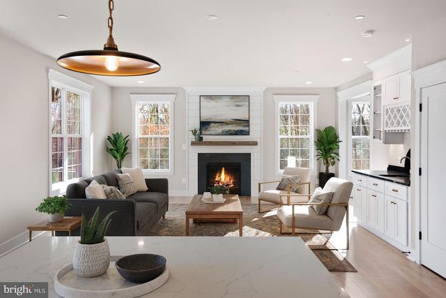 17 VINTER LN, Pasadena, MD 21122