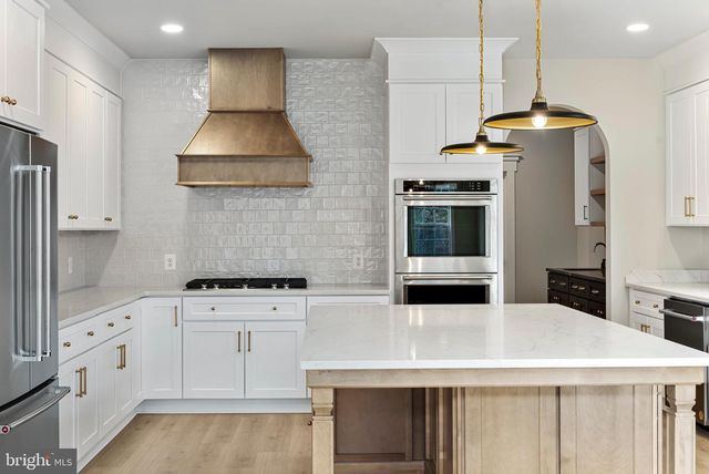 17 VINTER LN, Pasadena, MD 21122