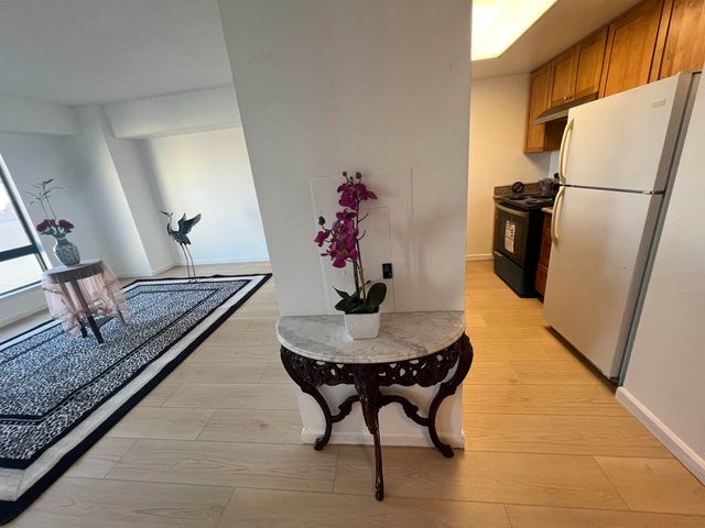 988 Franklin Street 710, Oakland, CA 94607