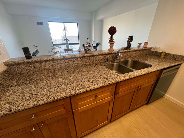 988 Franklin Street 710, Oakland, CA 94607