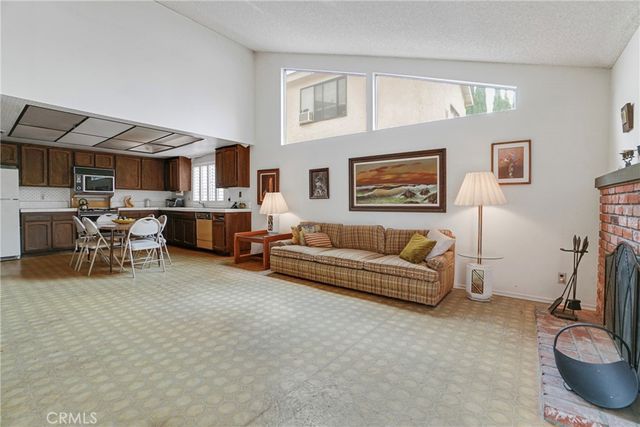 7805 Comanche Avenue, Winnetka, CA 91306