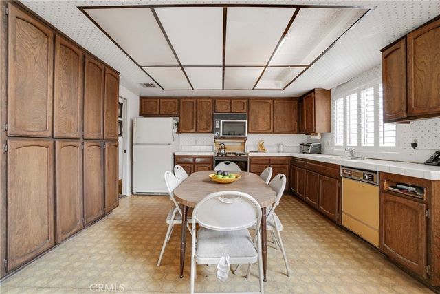 7805 Comanche Avenue, Winnetka, CA 91306