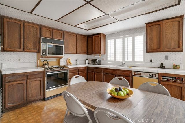 7805 Comanche Avenue, Winnetka, CA 91306