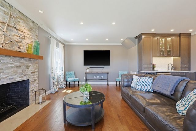 34 Russett Ln, Melrose, MA 02176